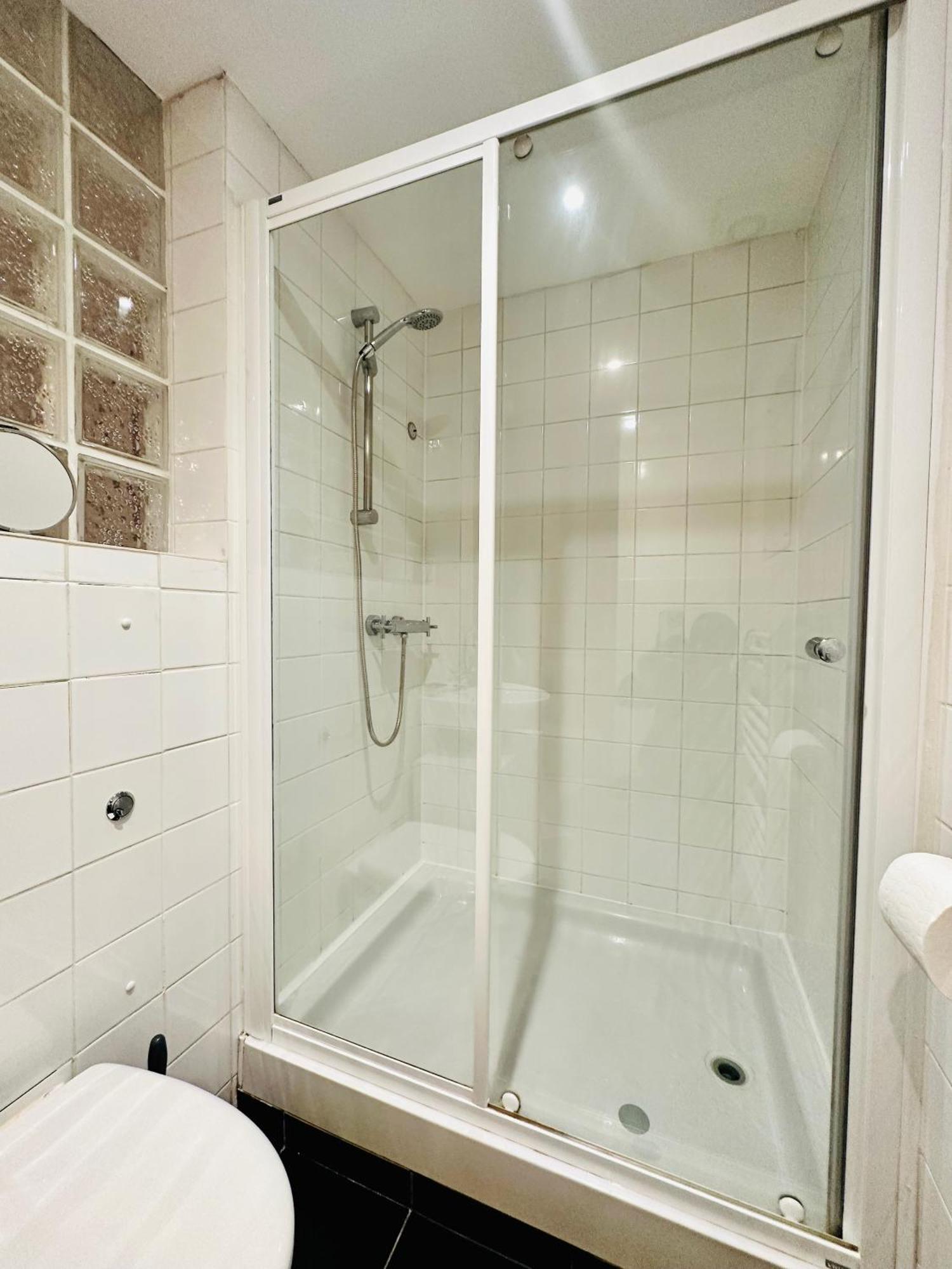 Stylish 2mins From Major Station Londres